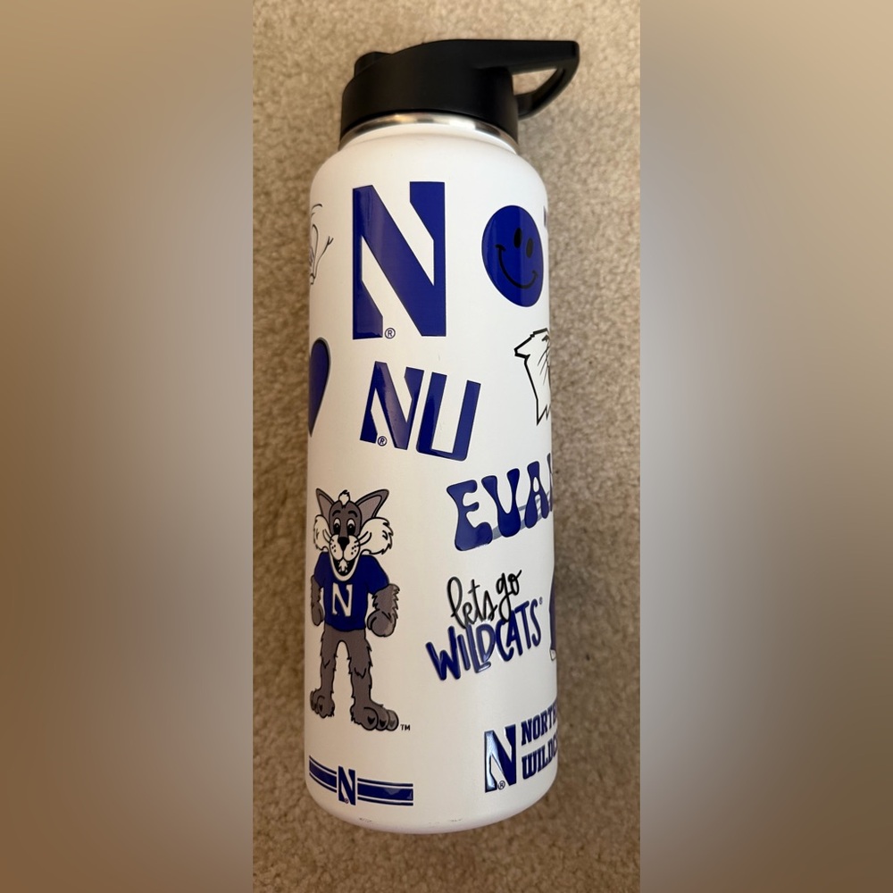 NWT Northwestern 34oz. Quencher stainless steel water bottle by Memory Company.